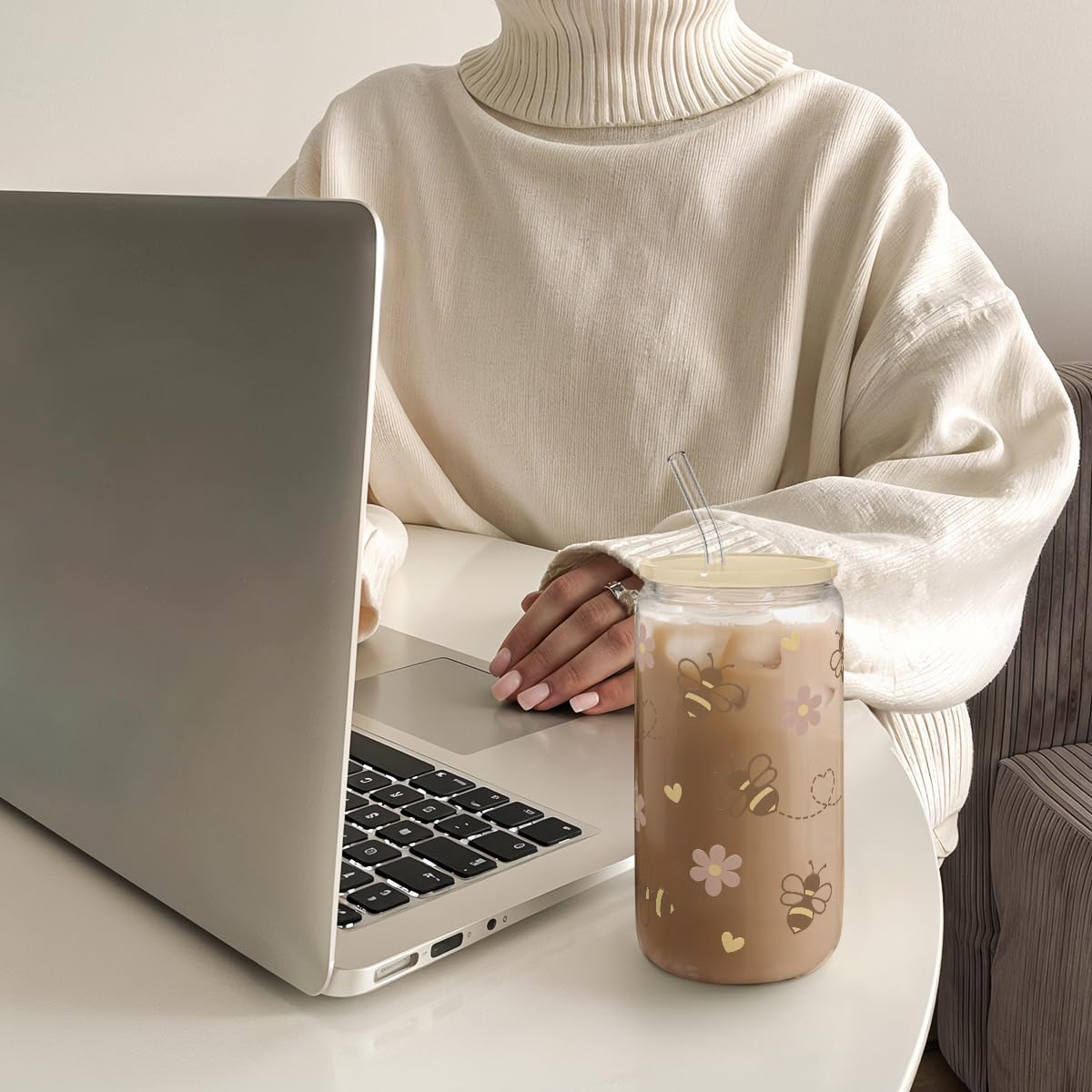 Bee 16oz Can Glass Tumbler with Acrylic Lid & Straw - Iced Coffee Cup for Women Girls, Aesthetic Cups Gifts for Birthday Christmas