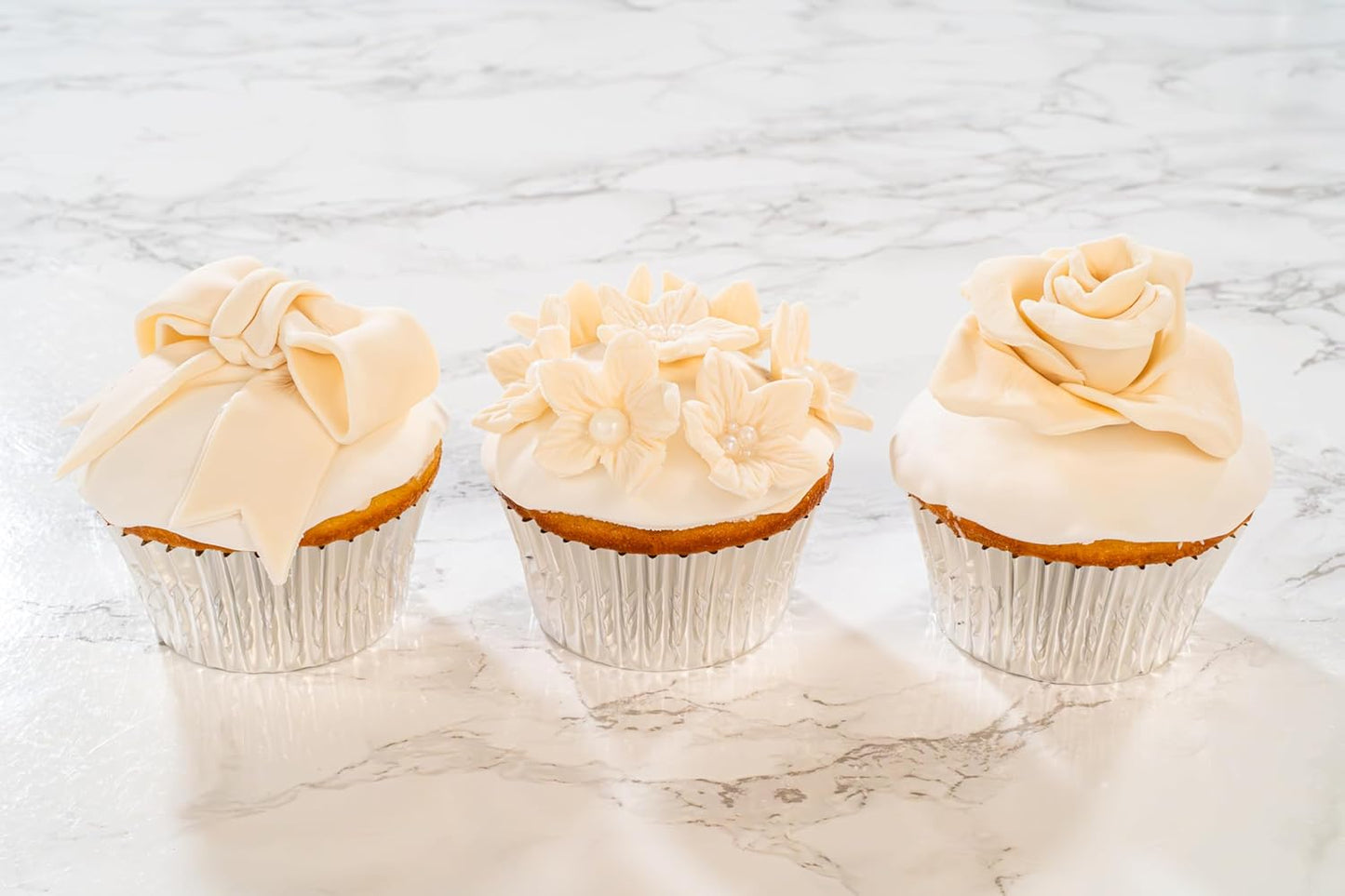 Bakerpan Premium Rolled Ivory Fondant for Cake Decorating - 1 Pound, Vanilla Flavor