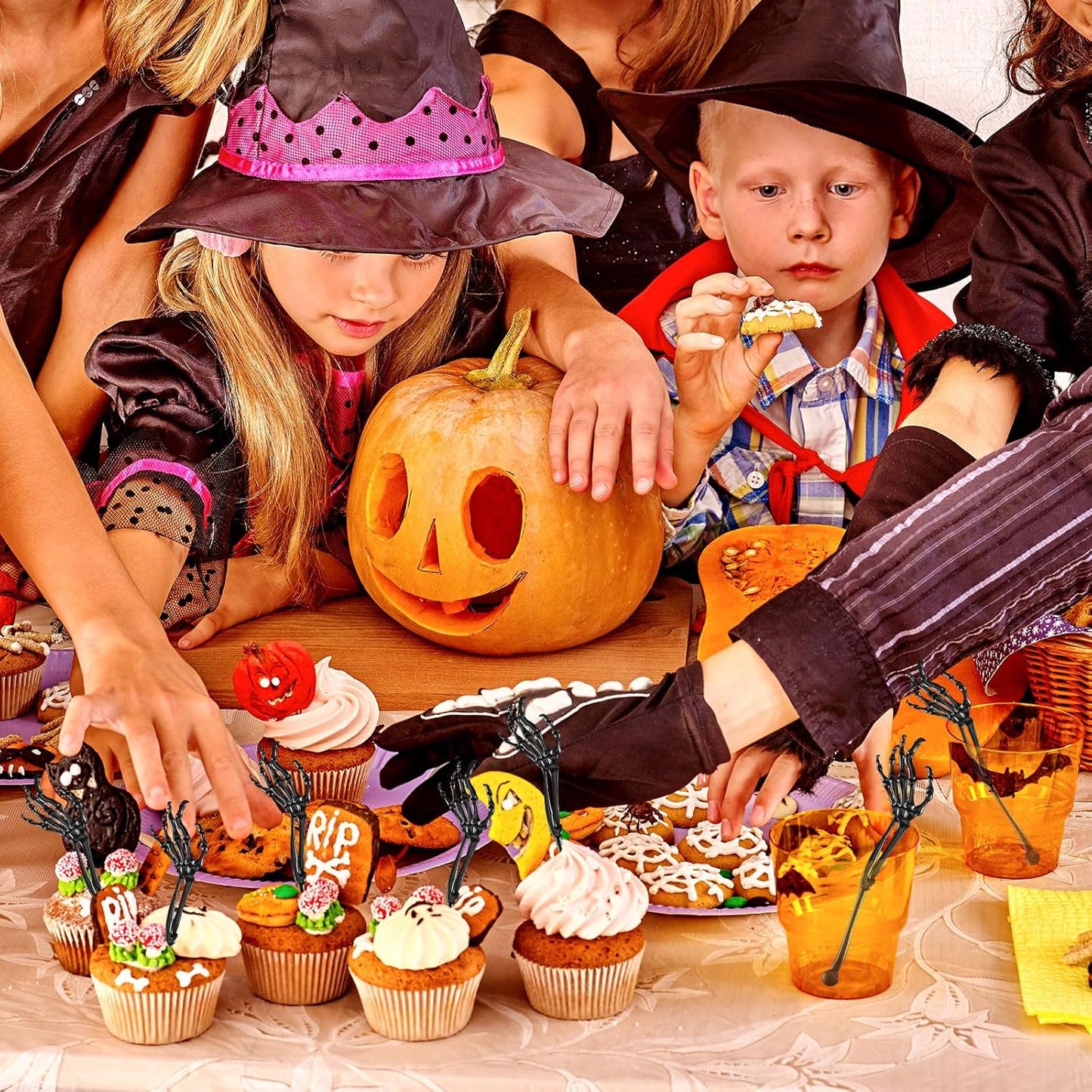 Remerry 100 Pcs Halloween Skeleton Swizzle Sticks Cocktail Garnish Sticks Hand Plastic Food Picks Coffee Stirrers Reusable Drink Stir Sticks Halloween Party Decorations for Birthday Bar Home(Black)