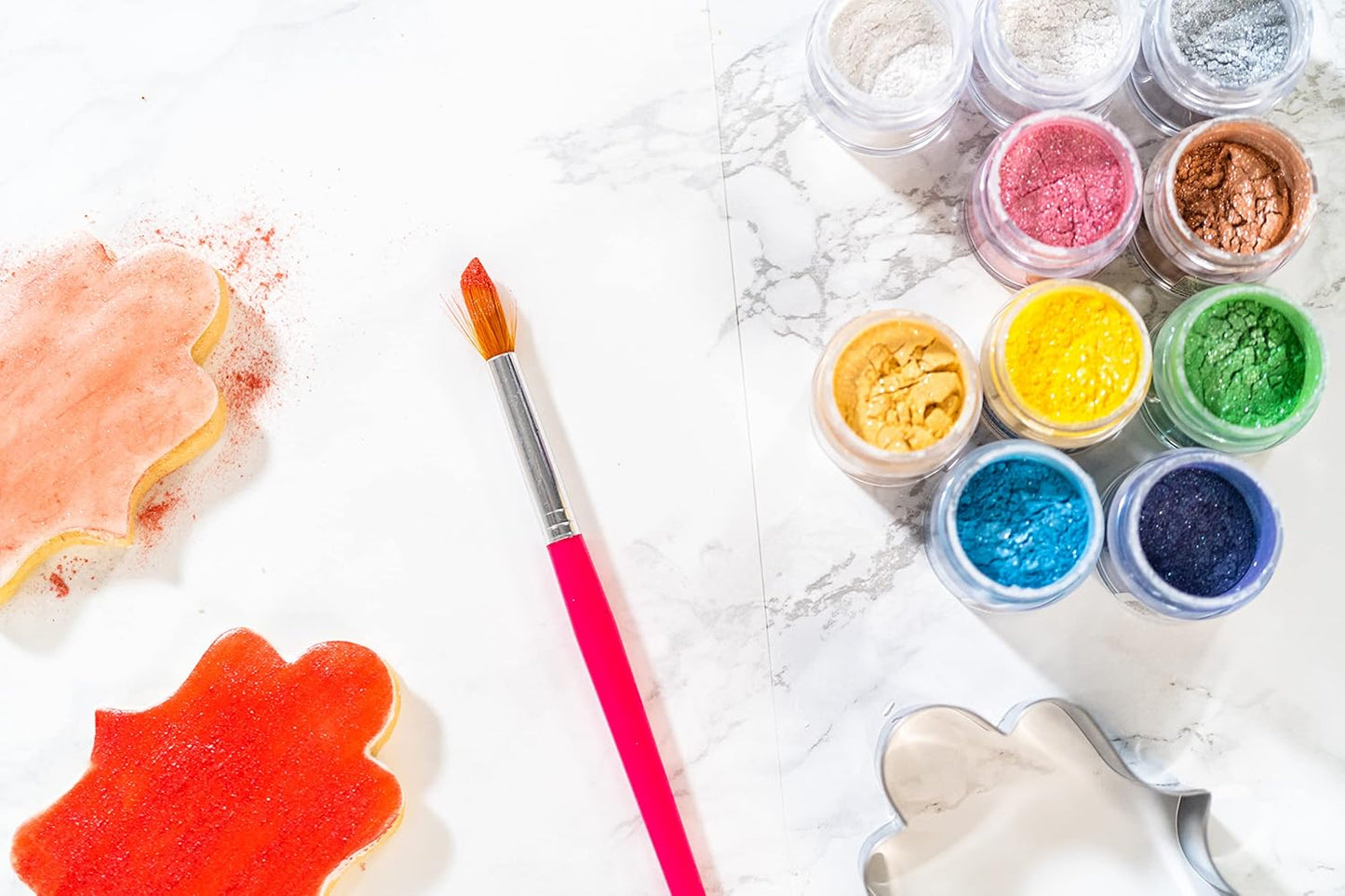 Bakerpan Pearl Luster Dust Edible, Ruby Red Edible Glitter for Cocktails, 4 Grams Edible Glitter for Cake Decorating, Cookies, Chocolates and Candies, Drinks (Made in USA)