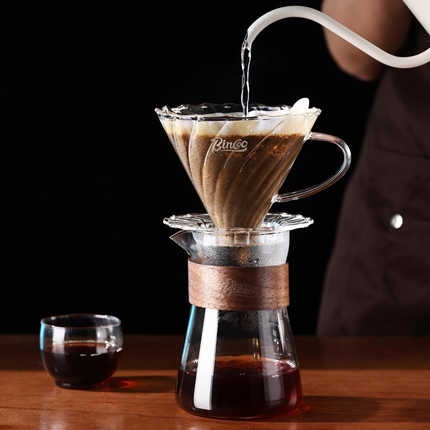 16 oz Glass Coffee Carafe with Wood Heat-Resistant Layer, Coffee Decanter Coffee Server for Pour Over, 1 Pcs Included (Clear)