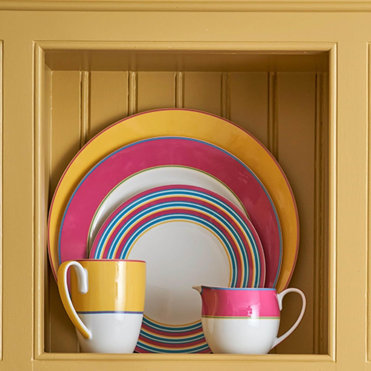 Spode Kit Kemp 17oz Calypso Mug | Vibrant Yellow | Porcelain | Dishwasher and Microwave Safe | For Coffee and Tea | Fabulous Gift | Home or Office Use