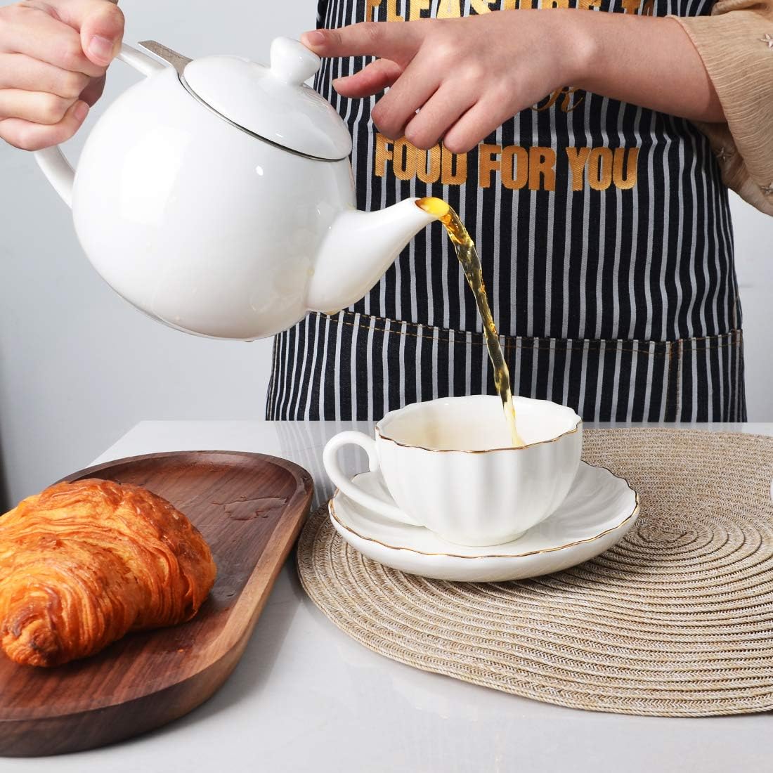 Sweejar Porcelain Teapot with Removable Stainless Steel Infuser,Microwave & Dishwasher Safe Tea Pots for Loose Tea,Tea Infuser Pots for Chrismas Women Gift (30oz White)