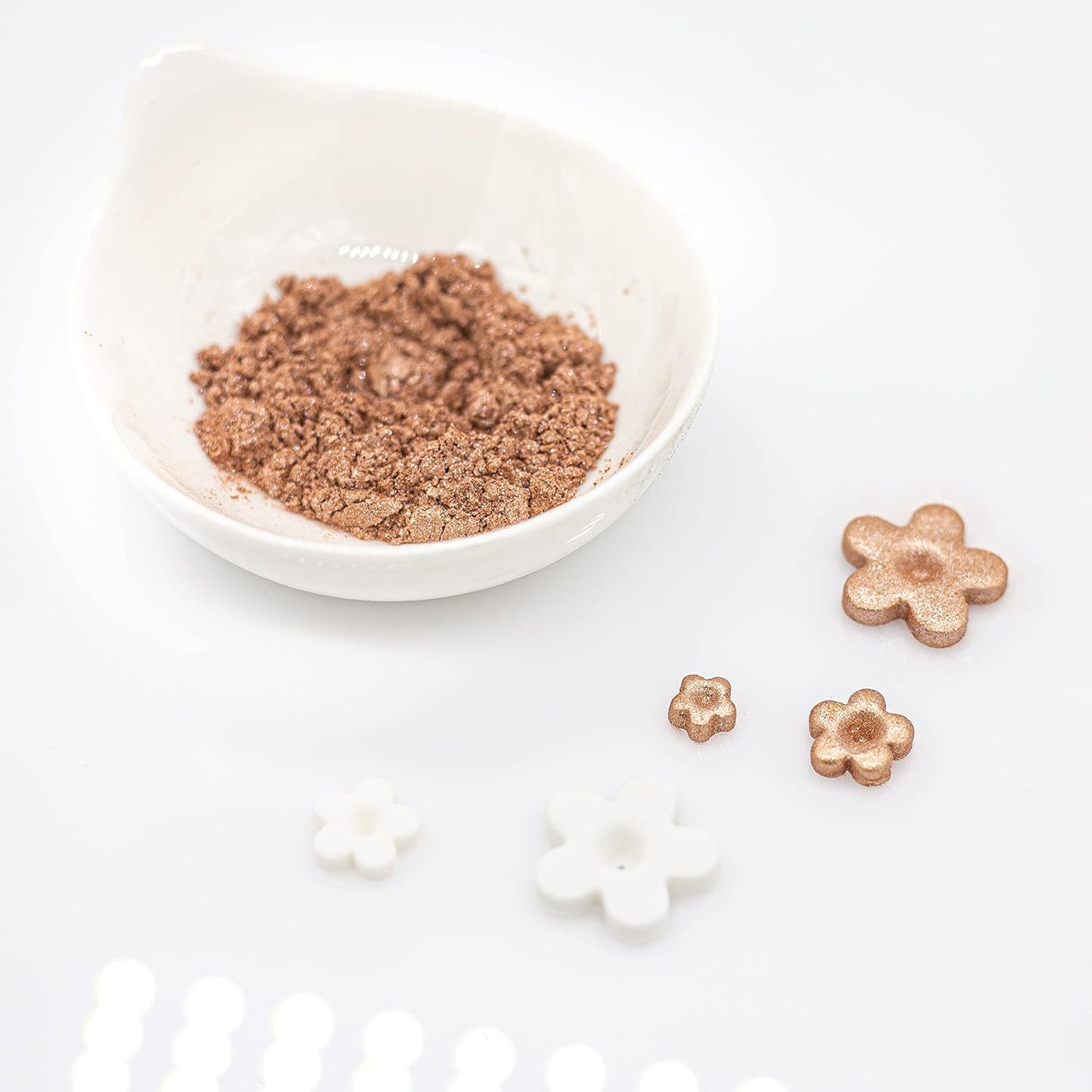 Bakerpan Pearl Luster Dust Edible, Bronze Edible Glitter for Cocktails, 4 Grams Edible Glitter for Cake Decorating, Cookies, Chocolates and Candies, Drinks (Made in USA)