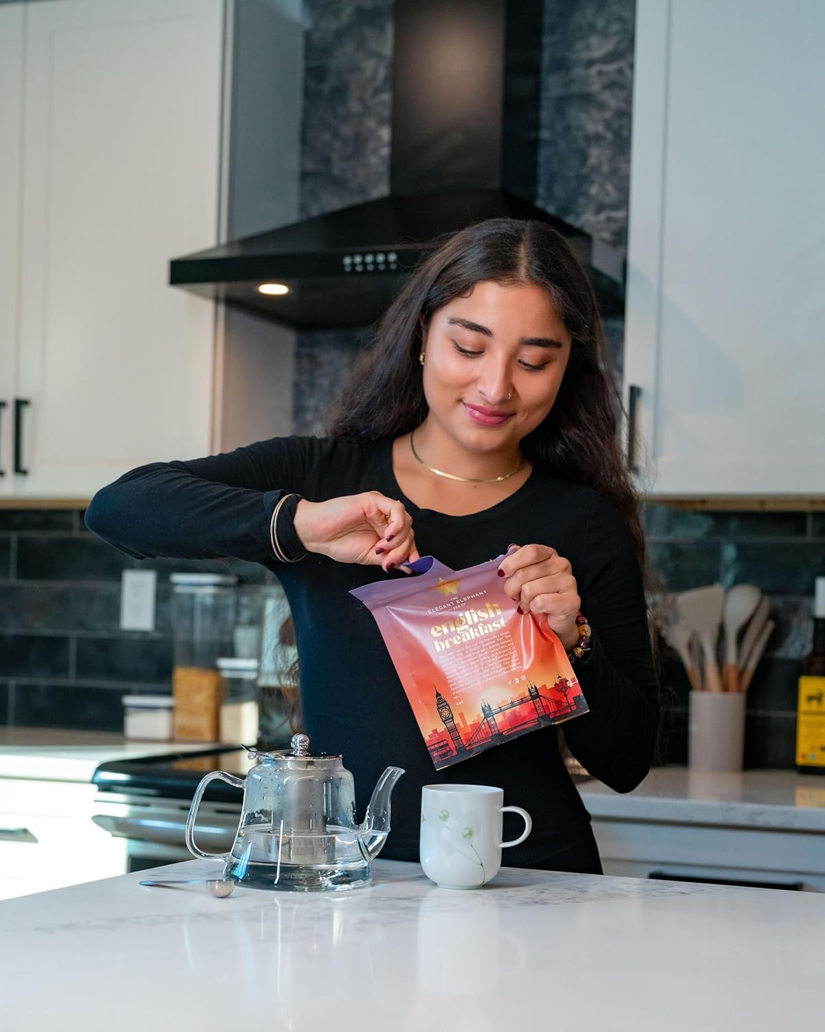 English Breakfast Tea, Organic Loose Leaf Black Tea – Robust, Full-Bodied, Classic Blend – Drink Hot or Iced – 4 oz Resealable Bag (Makes 50 Cups) – The Elegant Elephant