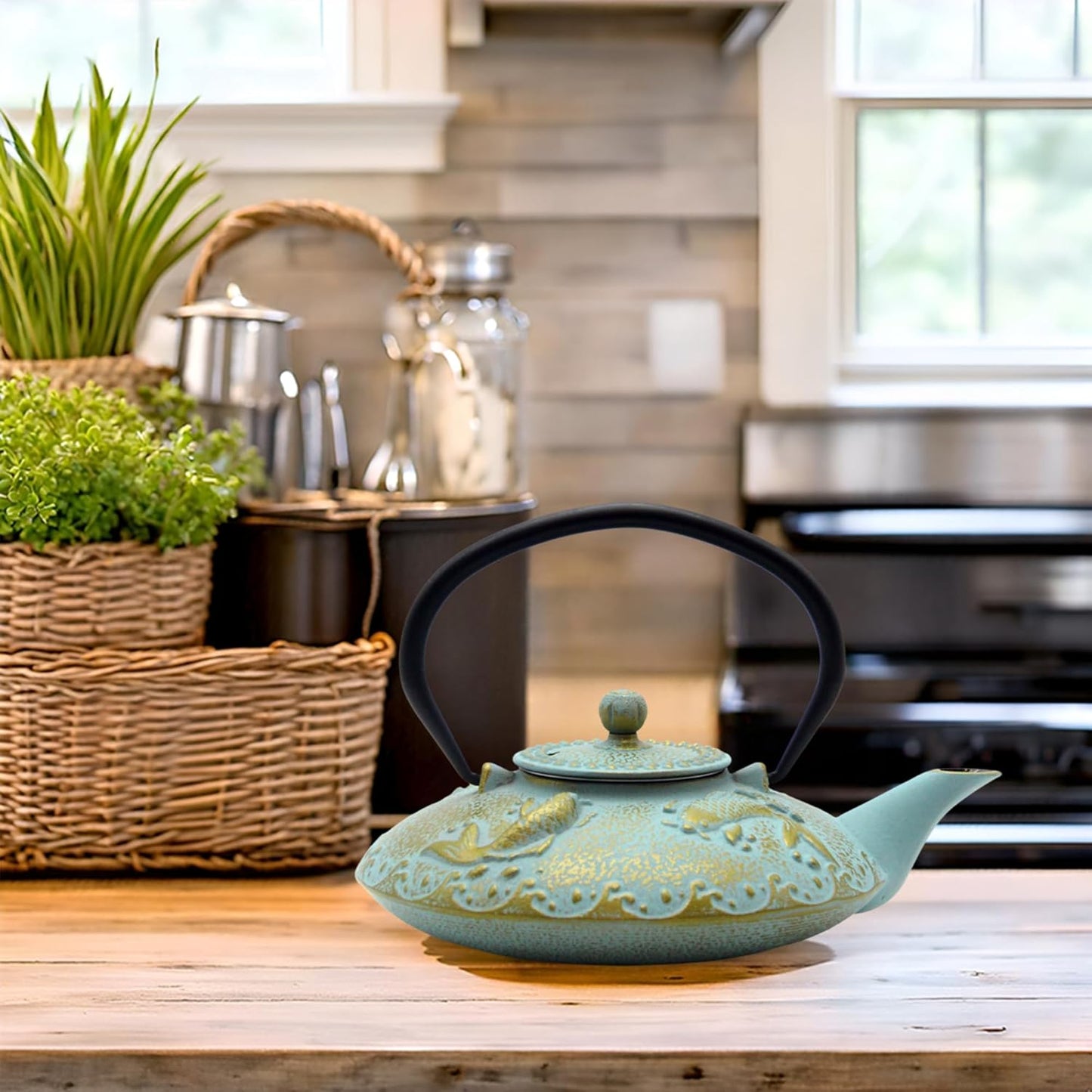 27.1oz Small Cast Iron Teapot, SECHUDO Japanese Style Tea Kettle Coated with Enameled Interior for Stovetop Safe,Cast Iron Tea Pot with Stainless Steel Strainer for Loose Leaf,Flat Fish Pattern(800ml)