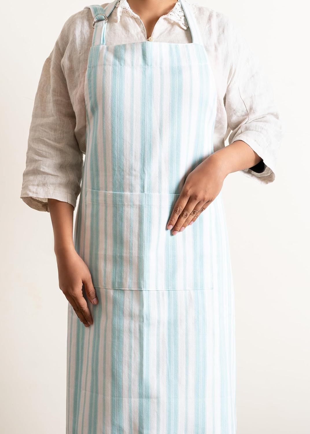 1 Oven Mitt, 1 PotHolder & 1 Kitchen Apron Set - Durable Heat Resistant Gloves - Thick Mittens for Kitchen - Suitable for Cooking, Baking, Grilling – Men & Women – Light Blue Stripes