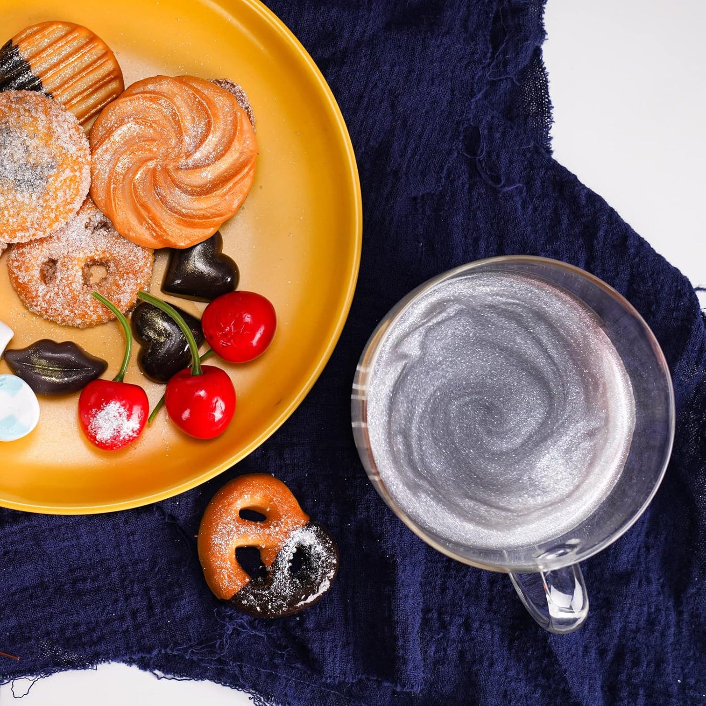 NiHome Edible Food-Grade Glimmer Powder Glitter Luster Dust Food Decorating Sprinkle Dust for Drink Wine Beverage Cake Candy Dessert Home Bakery Restaurant Vegan Allergen-Free (0.18oz/5g, Metallic)